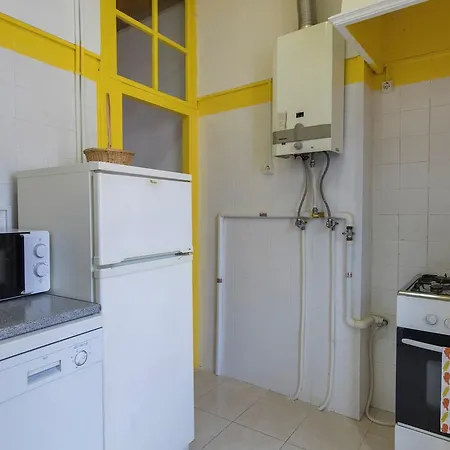 Typical Madragoa Flat Лиссабон