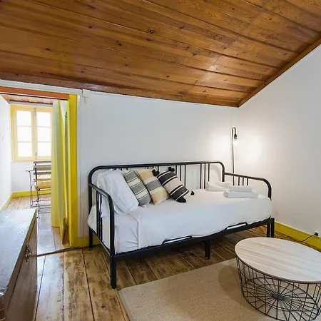 Typical Madragoa Flat 아파트 리스본